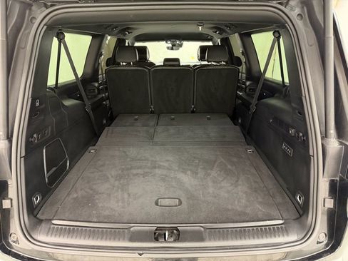 Used 2024 Jeep Wagoneer L Series III w/ Flexible Seating Group image 8