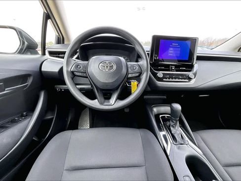 Used 2023 Toyota Corolla LE image 6