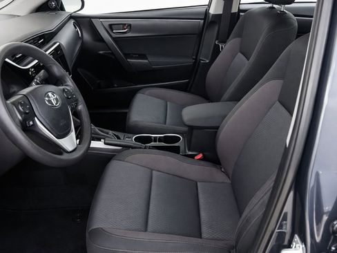 Used 2017 Toyota Corolla LE image 3