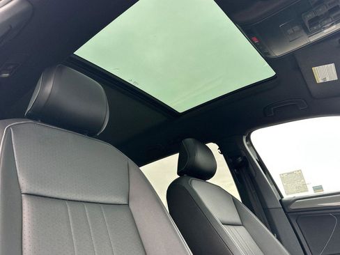 Used 2022 Volkswagen Tiguan SE R-Line image 19