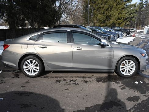 Used 2018 Chevrolet Malibu LT w/ Driver Confidence Package image 6