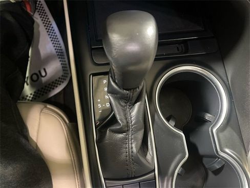 Used 2018 Toyota Camry XLE image 19