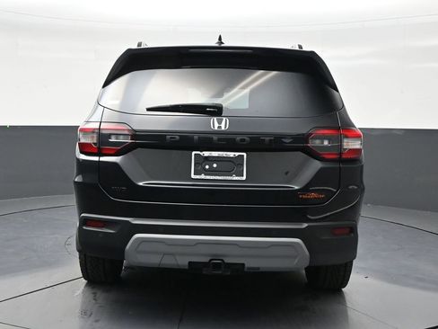 Used 2025 Honda Pilot TrailSport image 4