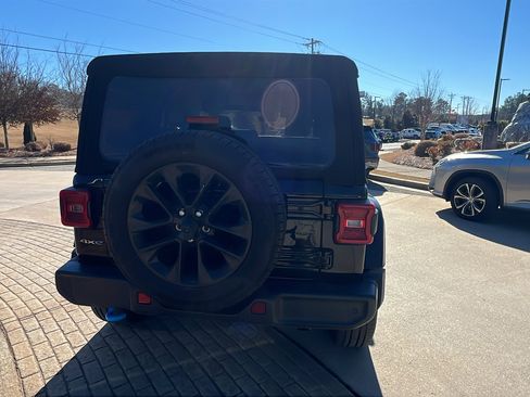 Used 2024 Jeep Wrangler Sahara w/ Technology Group image 9