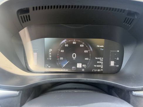 Used 2019 Volvo XC60 T6 Momentum w/ Premium Package AWD/4WD image 12