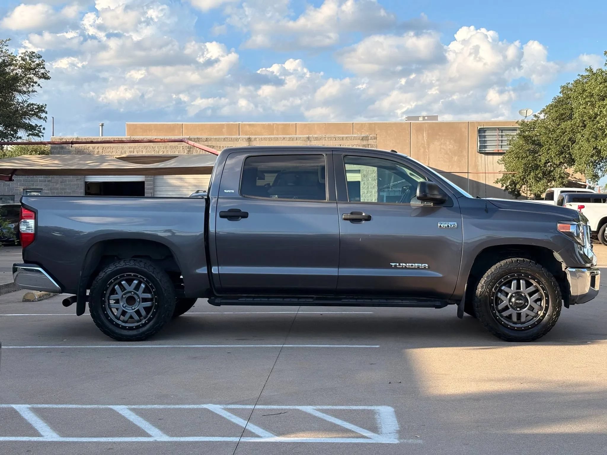 Used 2018 Toyota Tundra SR5 w/ SR5 Upgrade Package RWD image 2