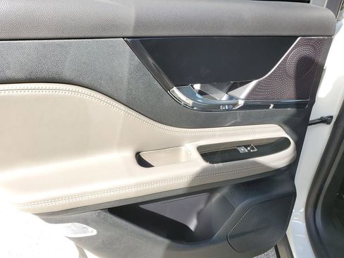 New 2026 Lincoln Corsair Reserve w/ Jet Appearance Package FWD image 9