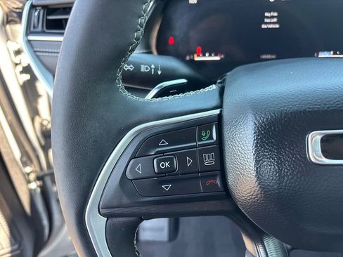 Used 2024 Jeep Grand Cherokee Altitude AWD/4WD image 18