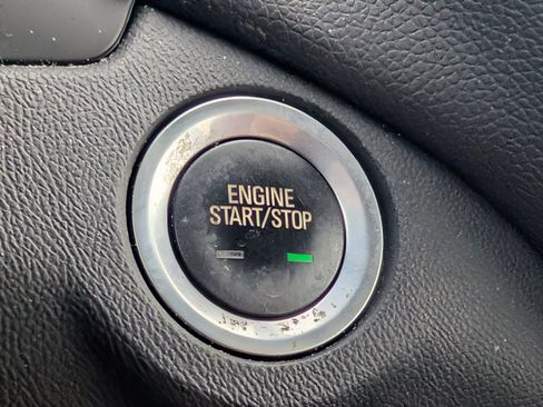 Used 2019 Chevrolet Equinox LT FWD image 17