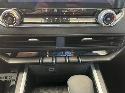 Used 2024 Chevrolet Colorado Trail Boss w/ Technology Package image 15