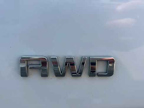 Used 2020 Chevrolet Traverse LT w/ LT Premium Package AWD/4WD image 11