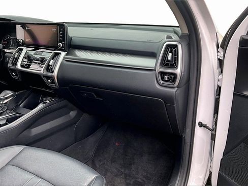 Certified 2022 Kia Sorento S w/ Panoramic Sunroof Package image 16