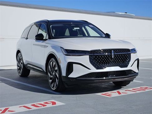 New 2026 Lincoln Nautilus Reserve image 3