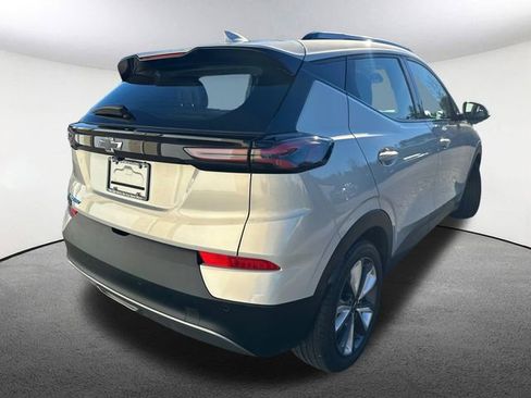 Used 2022 Chevrolet Bolt EUV LT w/ Convenience Package image 15