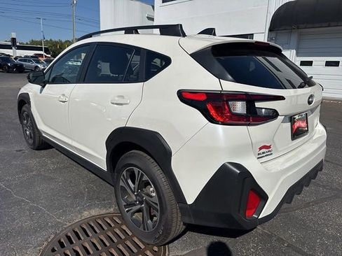 Used 2025 Subaru Crosstrek 2.0i Premium image 3
