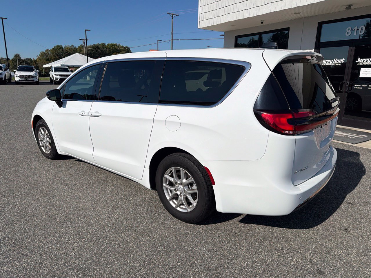Used 2025 Chrysler Pacifica Select FWD image 7