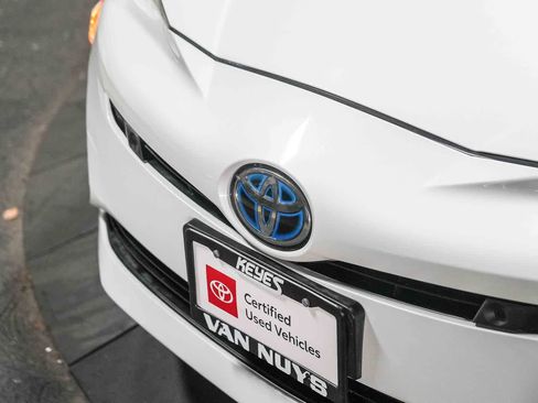 Certified 2017 Toyota Prius Two w/ Prius Two Safety Plus Package FWD image 4