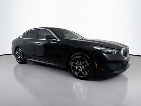 New 2026 BMW 530i xDrive w/ Premium Package AWD/4WD image 4