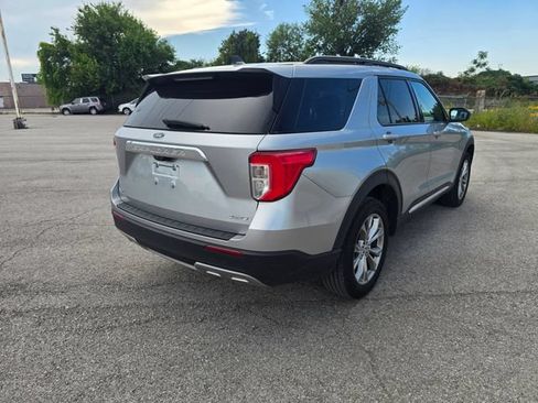 Used 2024 Ford Explorer XLT w/ Equipment Group 202A AWD/4WD image 4