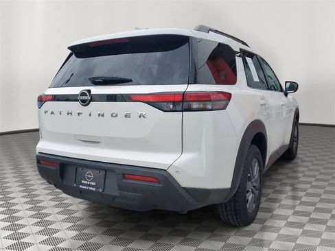 Certified 2025 Nissan Pathfinder SV image 5