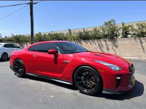 Used 2018 Nissan GT-R Premium image 5