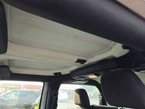 Used 2018 Jeep Wrangler Sport AWD/4WD image 14