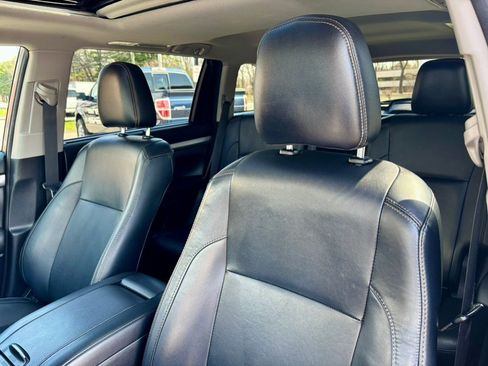 Used 2018 Toyota Highlander XLE image 17