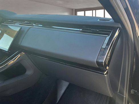 Used 2024 Land Rover Range Rover Sport SE image 16