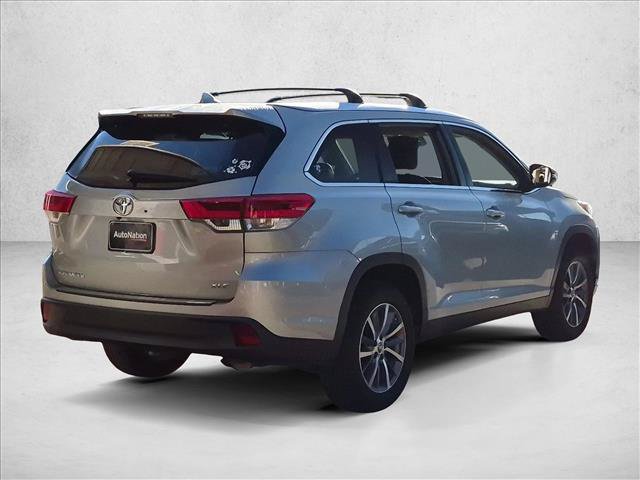 Used 2019 Toyota Highlander XLE FWD image 5