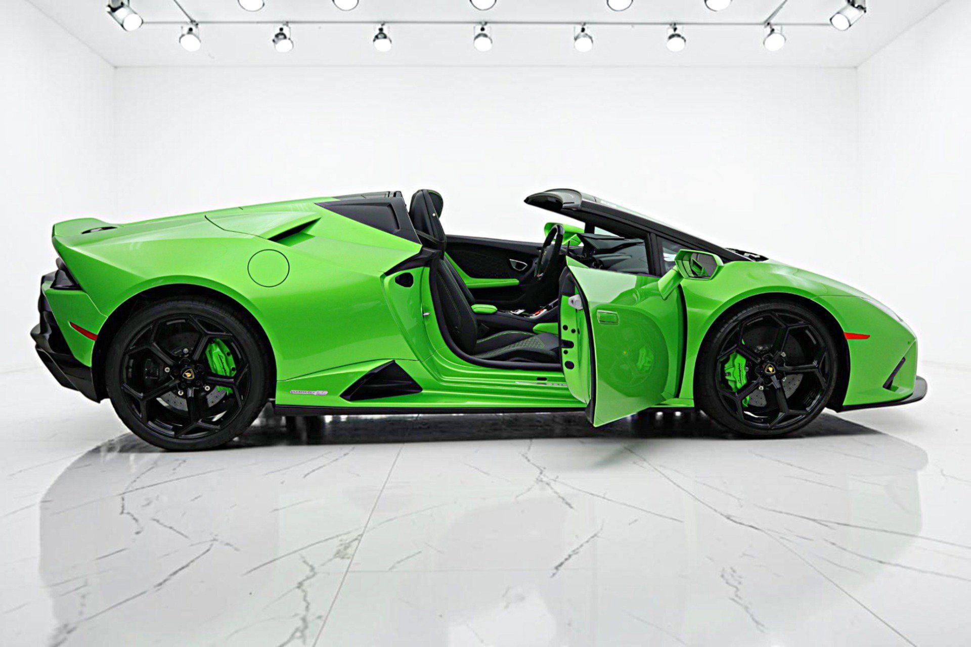 Used 2023 Lamborghini Huracan EVO RWD image 15