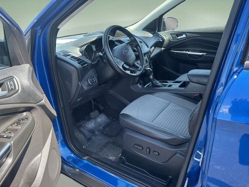 Used 2018 Ford Escape SE w/ SE Sport Appearance Package FWD image 9