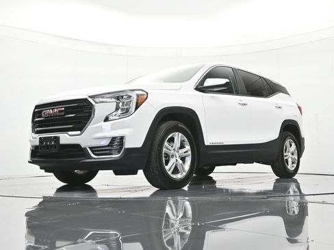 Used 2024 GMC Terrain SLE AWD/4WD image 35