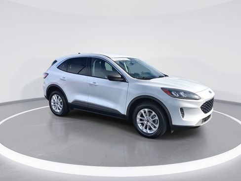 Used 2022 Ford Escape SE image 2