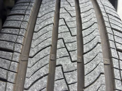 Used 2020 Chrysler Pacifica Touring-L FWD image 36
