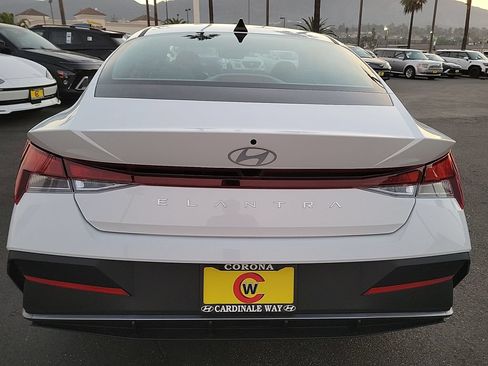 Used 2026 Hyundai Elantra SE FWD image 9