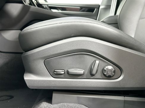 Certified 2025 Porsche Macan 4 Electric image 36