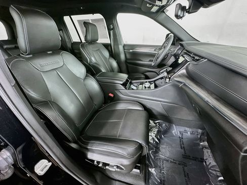 Certified 2023 Jeep Grand Cherokee Overland w/ Luxury Tech Group IV AWD/4WD image 41