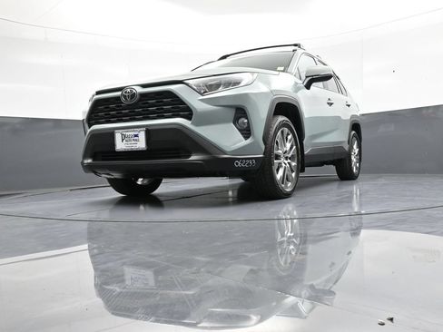 Certified 2020 Toyota RAV4 XLE Premium AWD/4WD image 27
