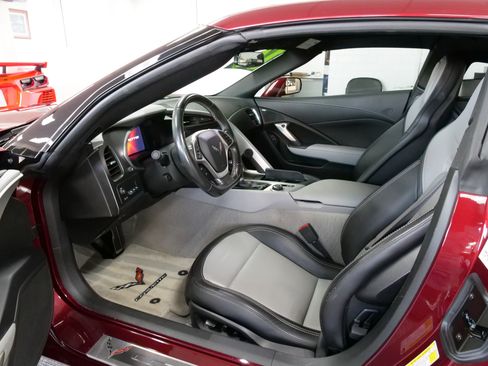 Used 2019 Chevrolet Corvette Stingray w/ 2LT Preferred Equipment Group image 13