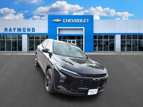 Used 2025 Chevrolet Trax ACTIV w/ Driver Confidence Package FWD image 9