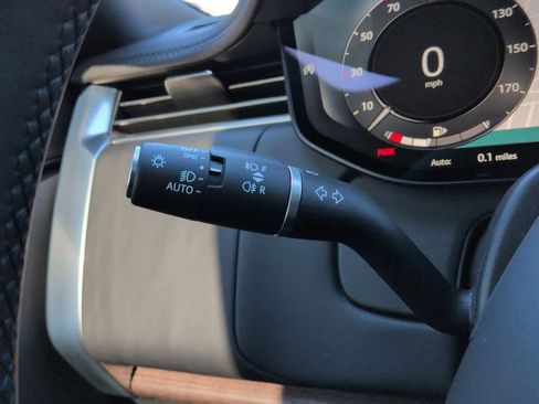 Certified 2025 Land Rover Range Rover SE image 28