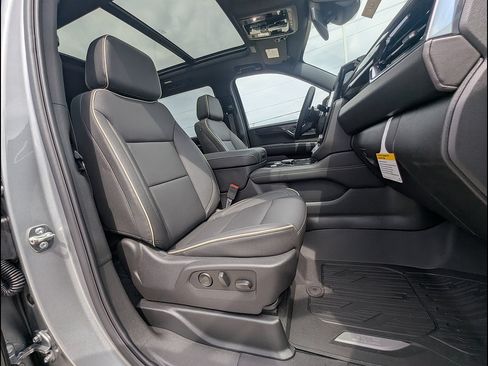 New 2026 GMC Yukon XL Elevation w/ LPO, Floor Liner Package AWD/4WD image 14