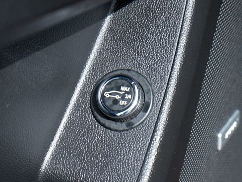 Used 2020 Chevrolet Traverse RS FWD image 18