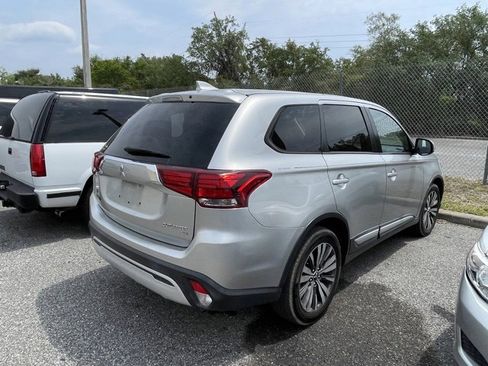 Used 2019 Mitsubishi Outlander SE FWD image 3