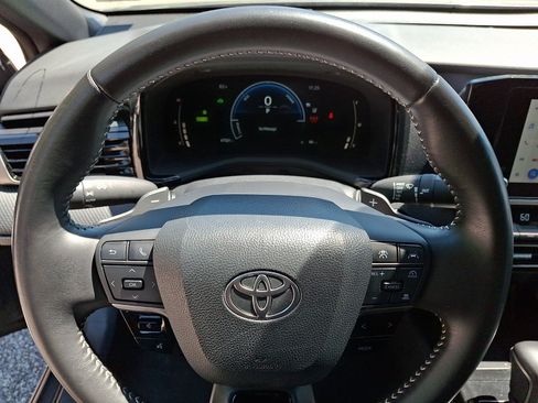 Used 2025 Toyota Camry SE FWD image 19
