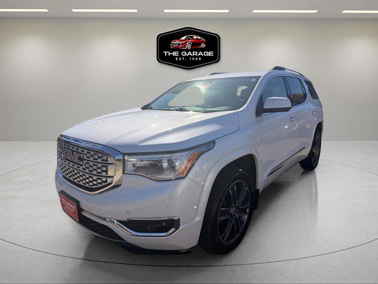 Used 2019 GMC Acadia Denali AWD/4WD image 1