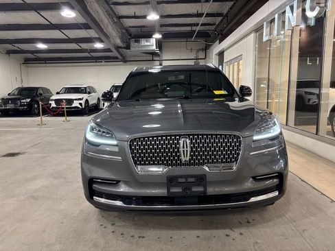 Used 2023 Lincoln Aviator Reserve w/ Equipment Group 201A image 2