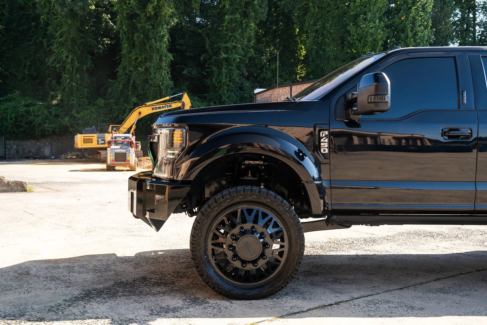 Used 2022 Ford F450 Platinum w/ FX4 Off-Road Package AWD/4WD image 3
