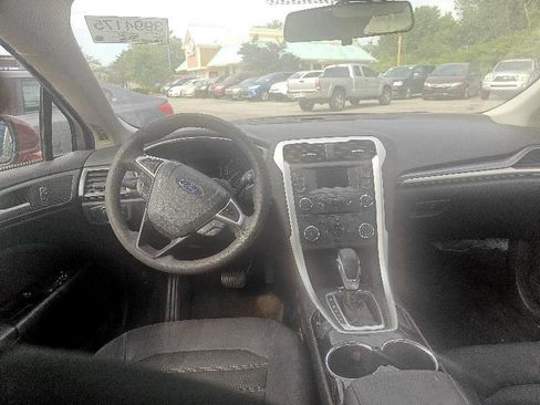 Used 2014 Ford Fusion SE image 5