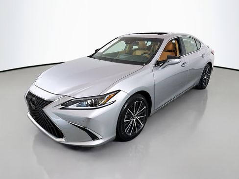 Used 2025 Lexus ES 300h w/ Premium Package image 3
